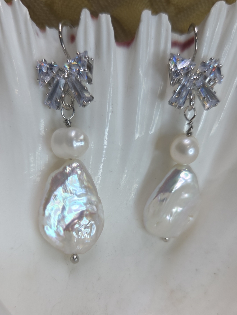 Elegant Freshwater Pearl Drop Earrings with Crystal Bows - White Pearlescent